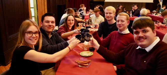 Nostalgie im Glas und auf der Leinwand Nostalgie im Glas und auf der Leinwand